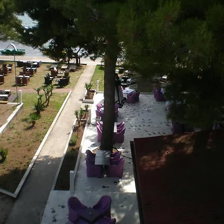 Dalmatino Hotel 2*