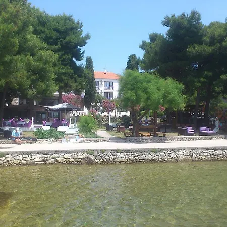 Hotel Dalmatino 2*